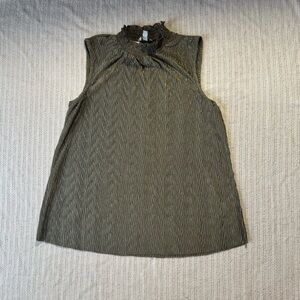 NWT C'est 1946 Green Sleeveless Top Ruffle Neck Blouse Medium